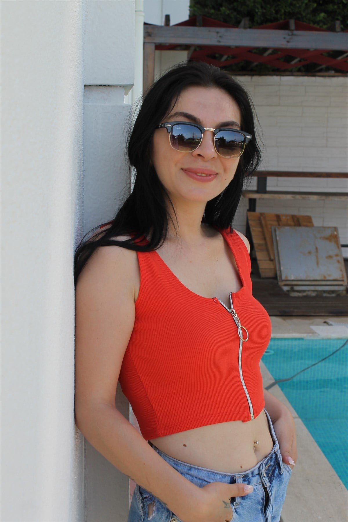 KIRMIZI FERMUAR DETAY CROP