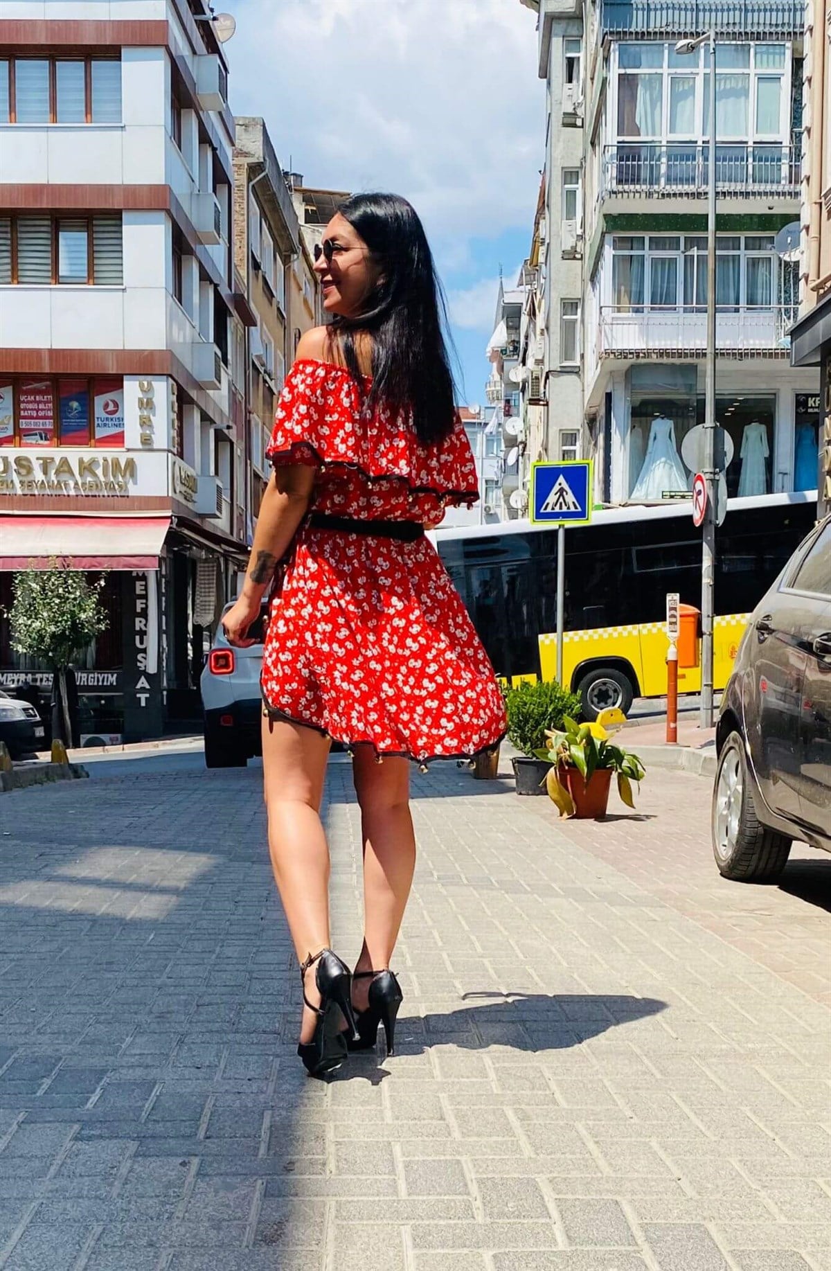 Özel Tasarım Kemerli Kırmızı Çıtır Çiçekli Elbise