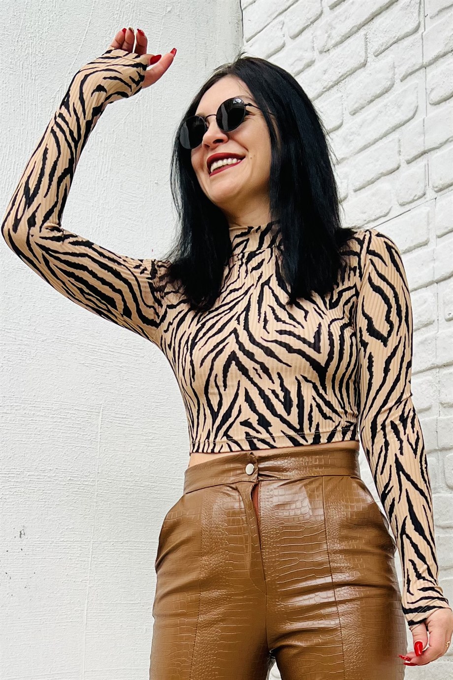 Vizon Dik Yaka Zebra Desen Uzun Kol Crop Bluz