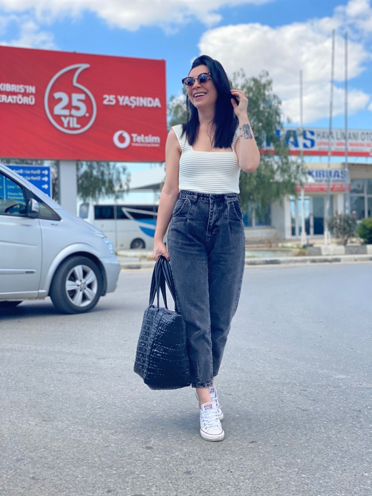 Yeni Sezon Antrasit Kemer Dikiş Detaylı Mom Jean