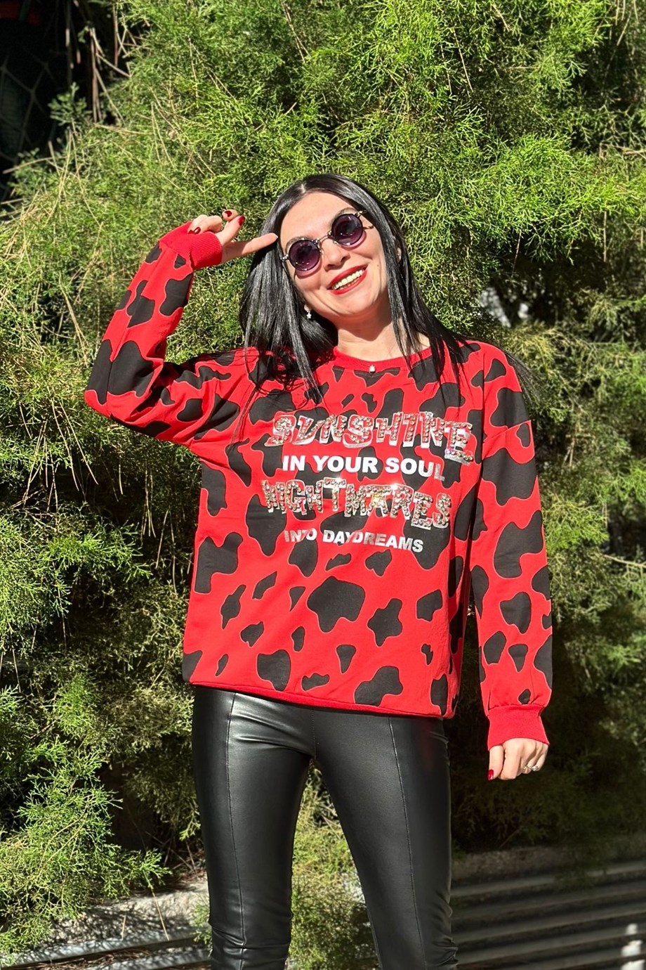 Bisiklet Yaka Milka Baskılı Taş Detaylı Sweatshirt Kırmızı