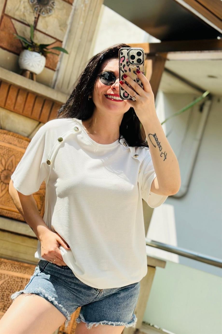 Bisiklet Yaka Kolları Düğme Detaylı Tshirt EKRU
