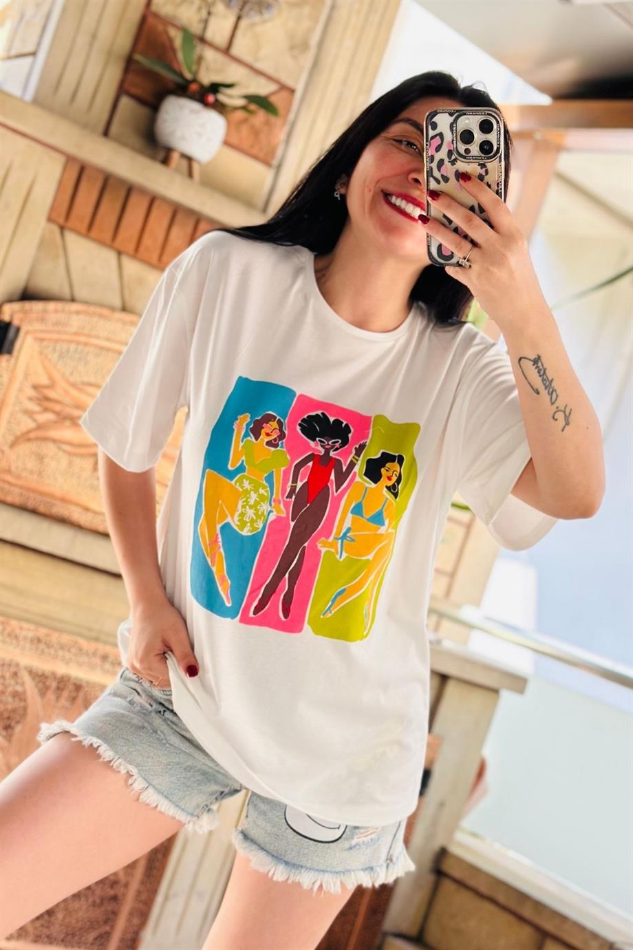 Bisiklet Yaka Üç Kadın Baskılı Tshirt EKRU