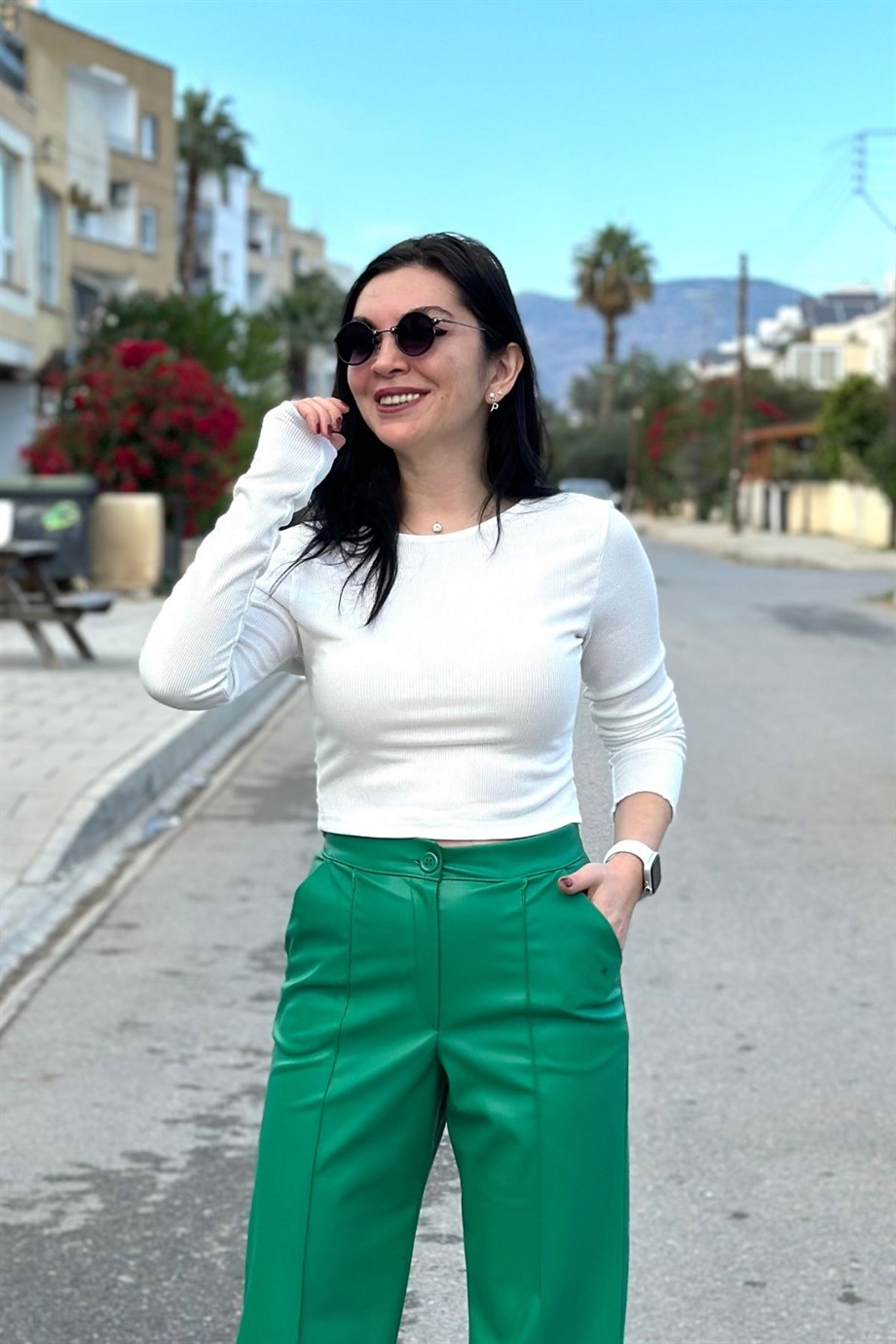 Kayık Yaka Sırt Dekolte Zincir Detaylı Kaşkorse Bluz Ekru