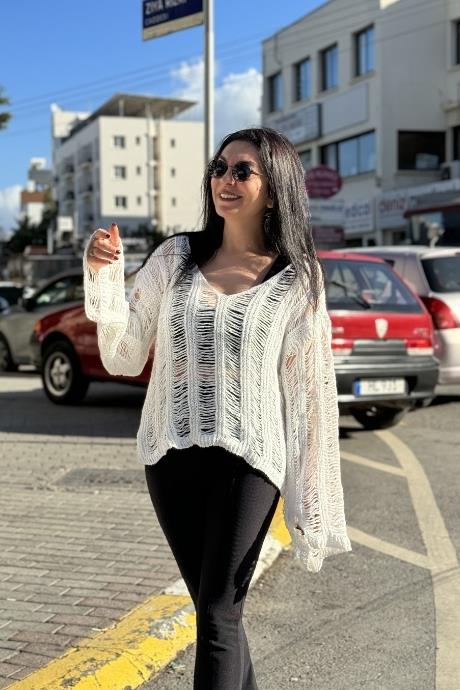 Yırtık Detaylı Oversize Triko Kazak EKRU