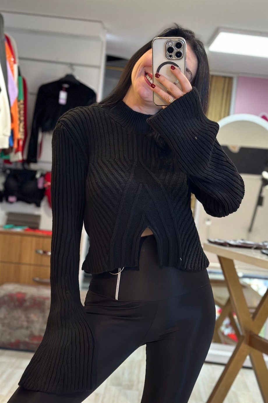 Dik Yaka On V Yırtmaçlı Kol İspanyol Triko Crop Bluz Siyah