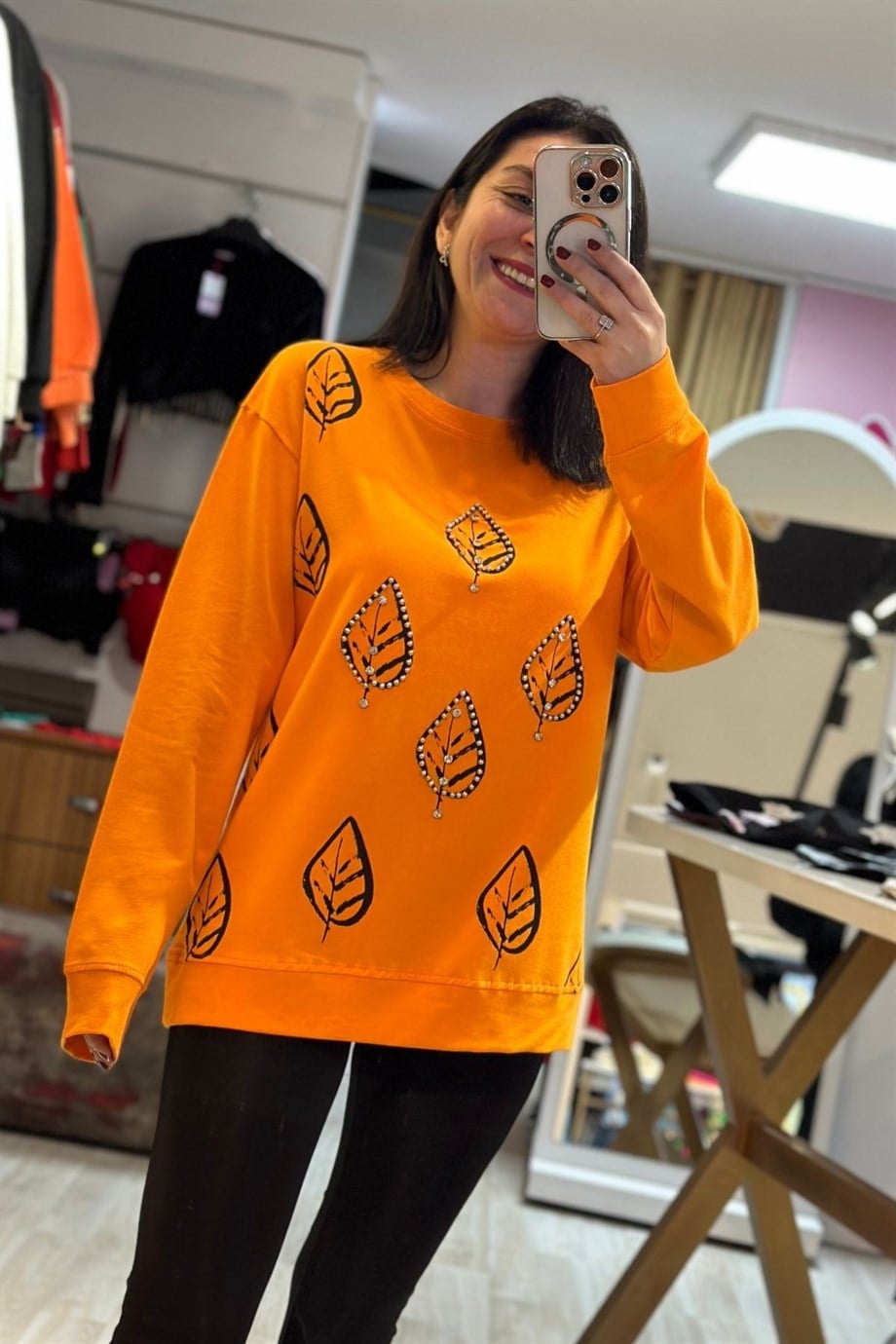 Bisiklet Yaka Yaprak Desenli İnci Taş Detaylı Sweatshirt Turuncu
