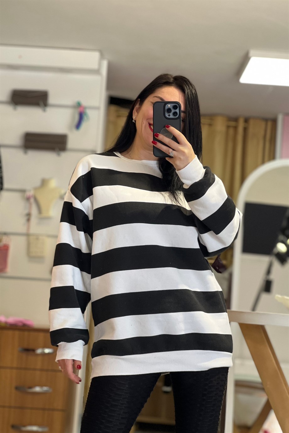 Beyaz Siyah Bisiklet Yaka Renk Bloklu Şordonlu 3 İplik Sweatshirt