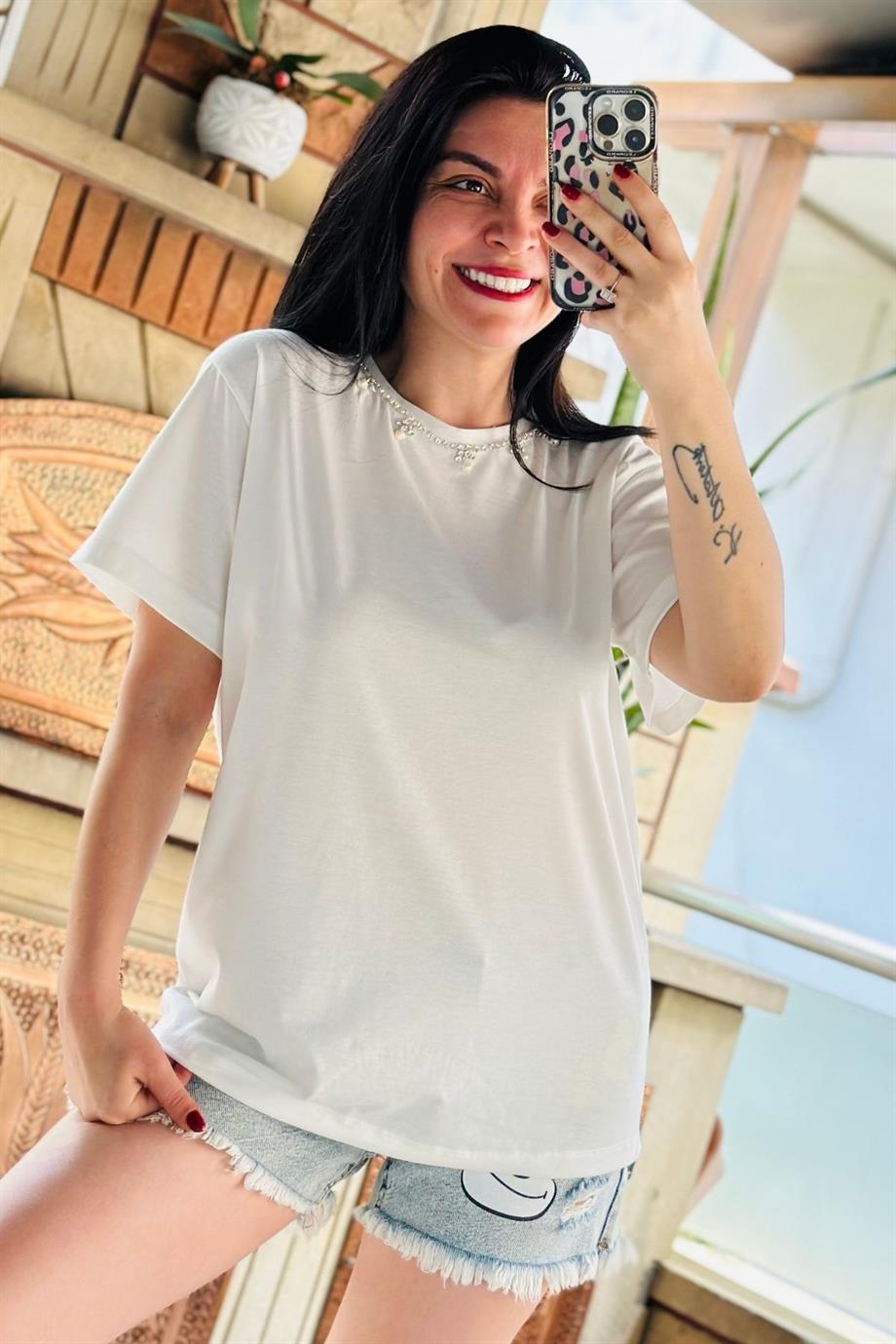 Bisiklet Yaka Yakası Taş Ve İnci Süslemeli Tshirt BEYAZ