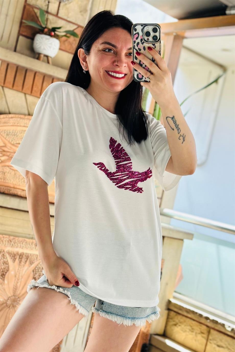 Bisiklet Yaka Pullu Kuş İşlemeli Tshirt FUŞYA