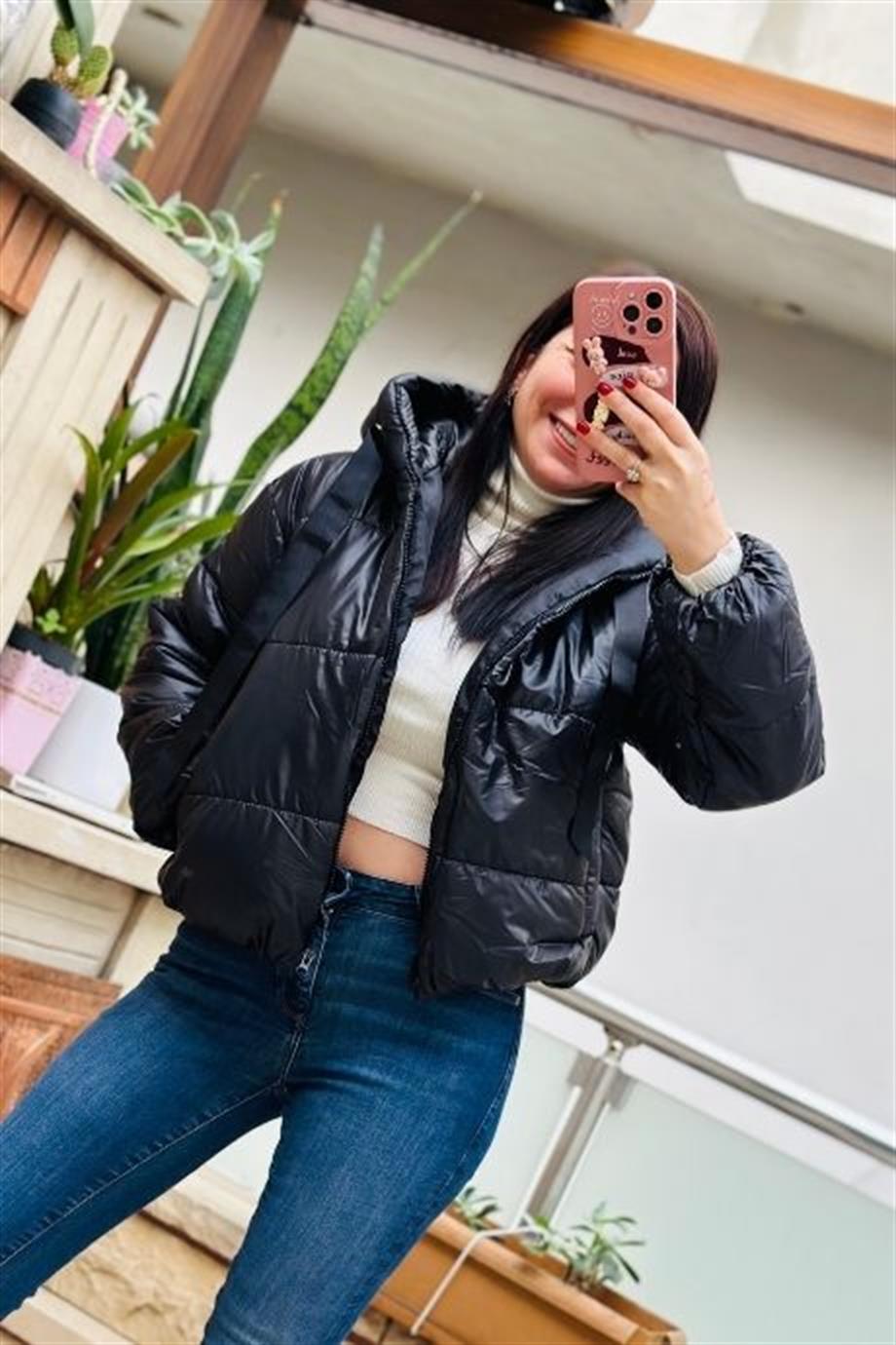 Bilek Lastik Detaylı Kapşonlu Pofuduk Şişme Mont SİYAH