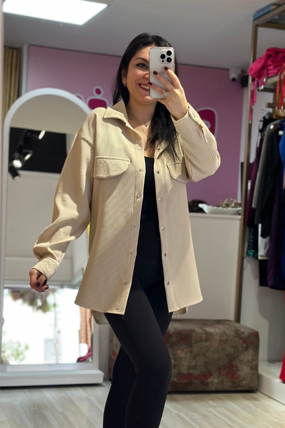 Kapak Cep Detaylı Çıtçıt Kapamalı Uzun Gömlek Bej