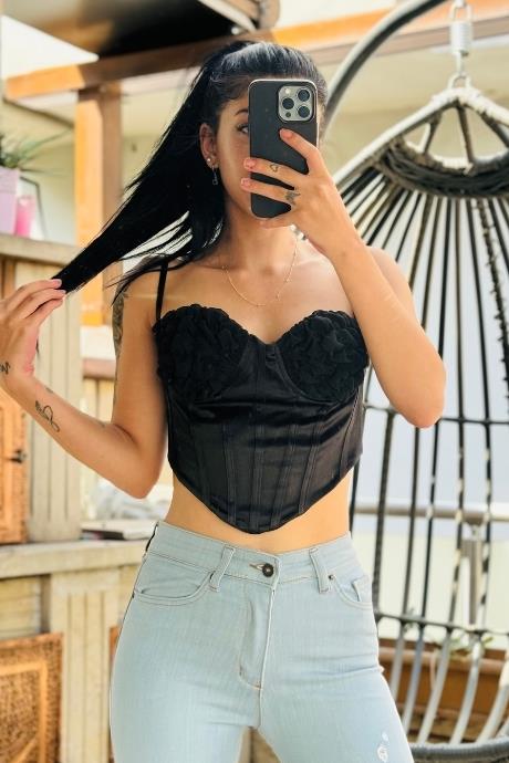 Göğüs Büzgü Gül Detaylı Korse Model Askılı Crop Siyah