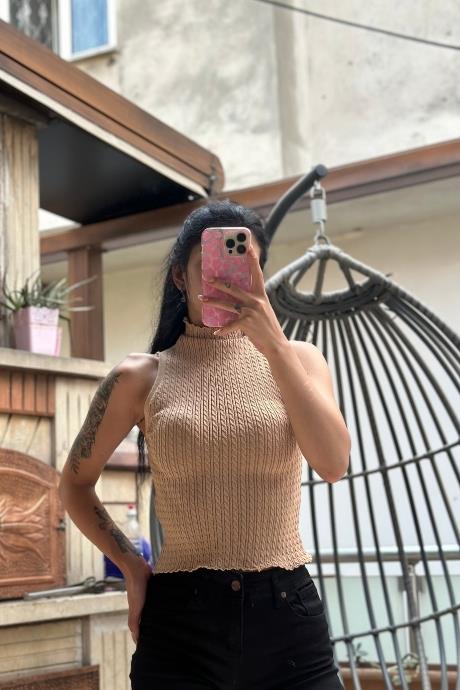 Camel Dik Yaka Sıfır Kol Triko Bluz