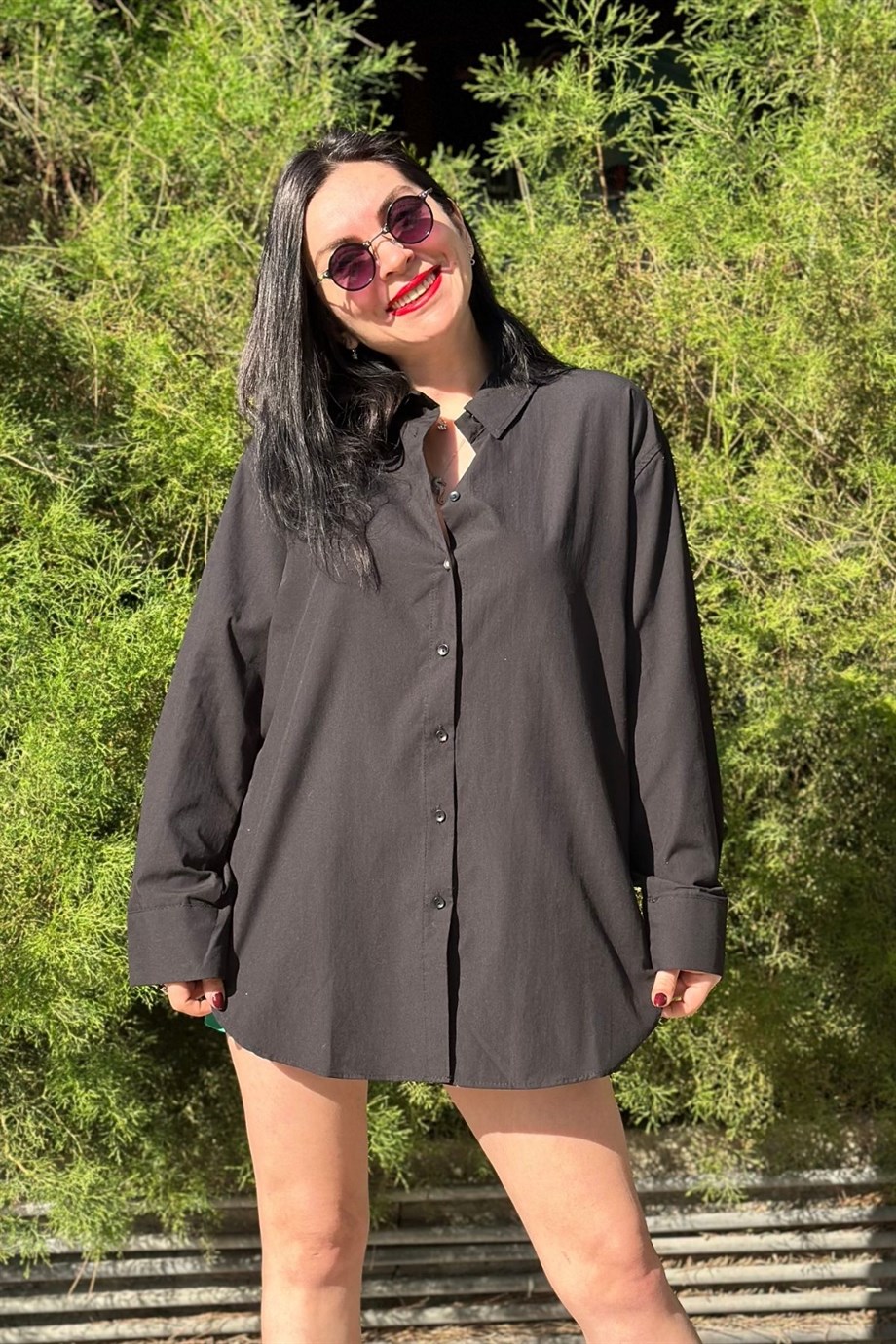 Düğmeli Yırtmaç Detaylı Oversize Poplin Gömlek Siyah
