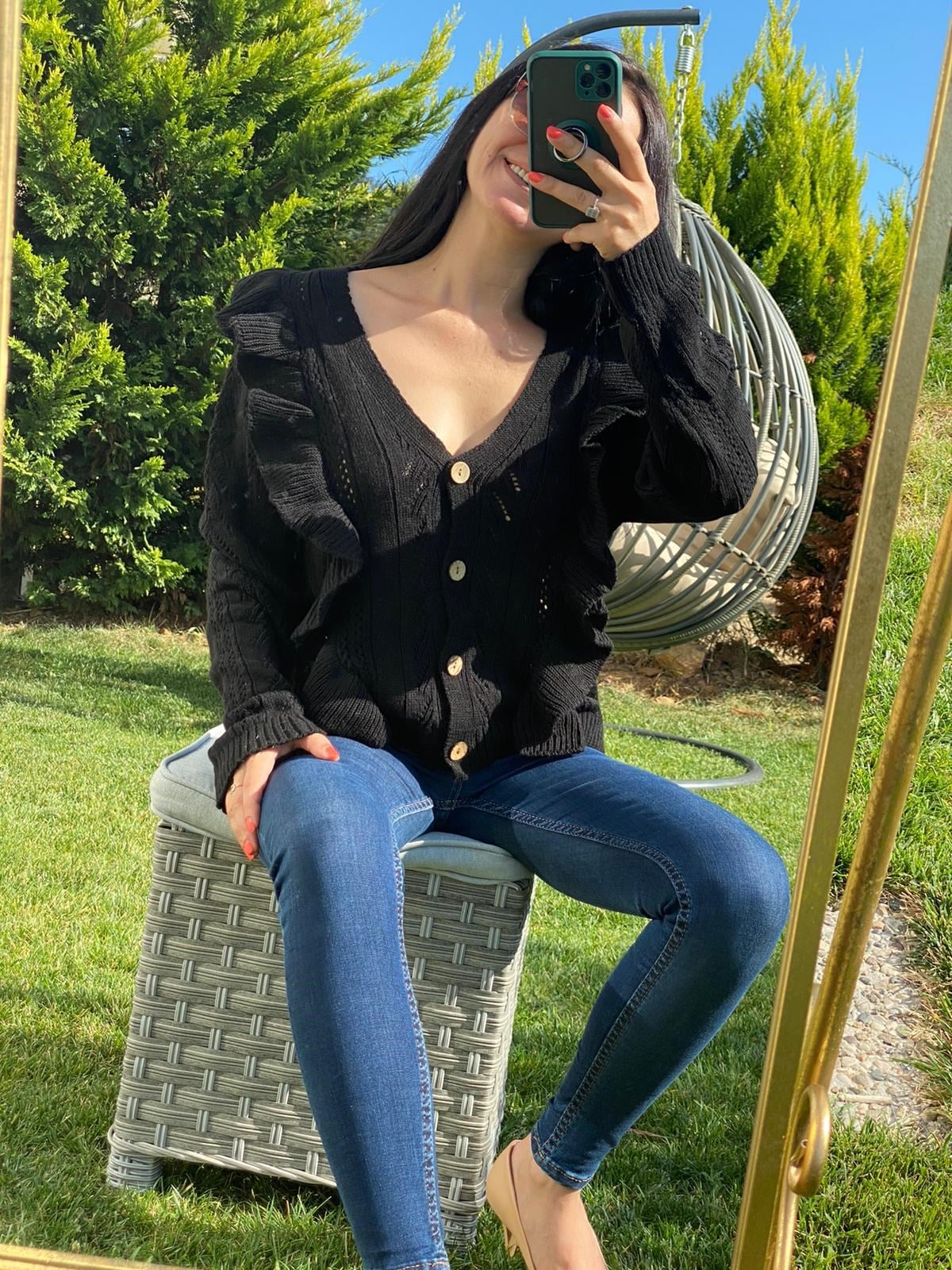 4 Düğmeli Kol Detaylı Hırka