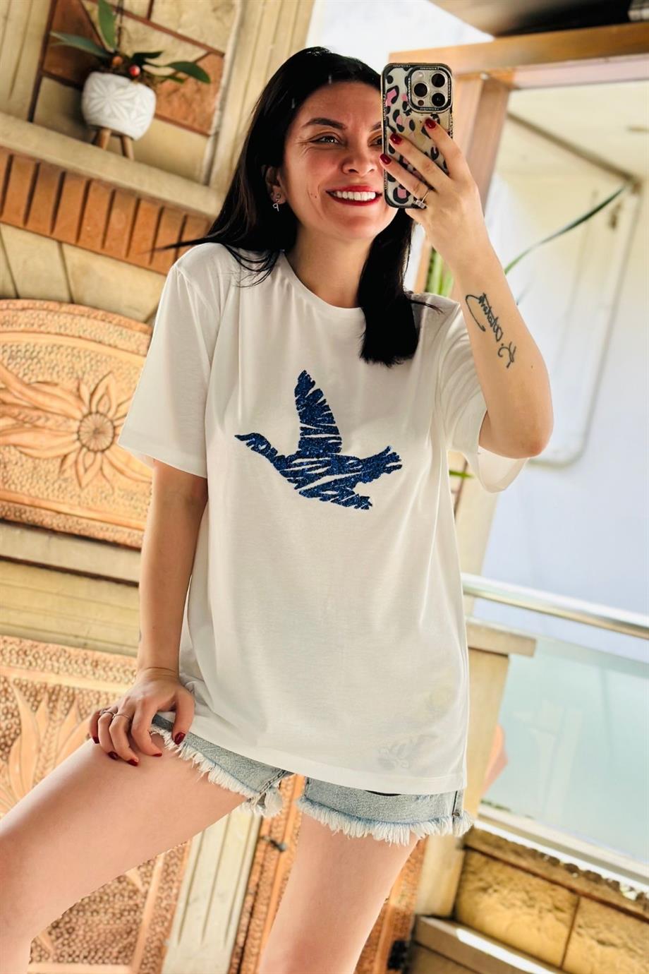 Bisiklet Yaka Pullu Kuş İşlemeli Tshirt SAKS