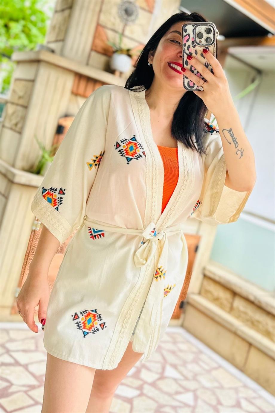 Bel Bağlamalı Etnik Nakış İşlemeli Kimono KREM