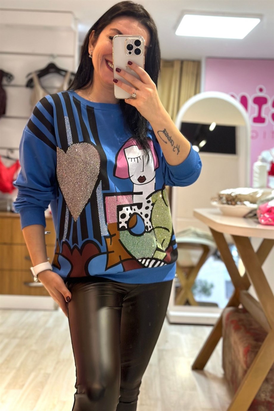 Bisiklet Yaka Kalp Taş Detaylı Baskılı Sweatshirt Mavi