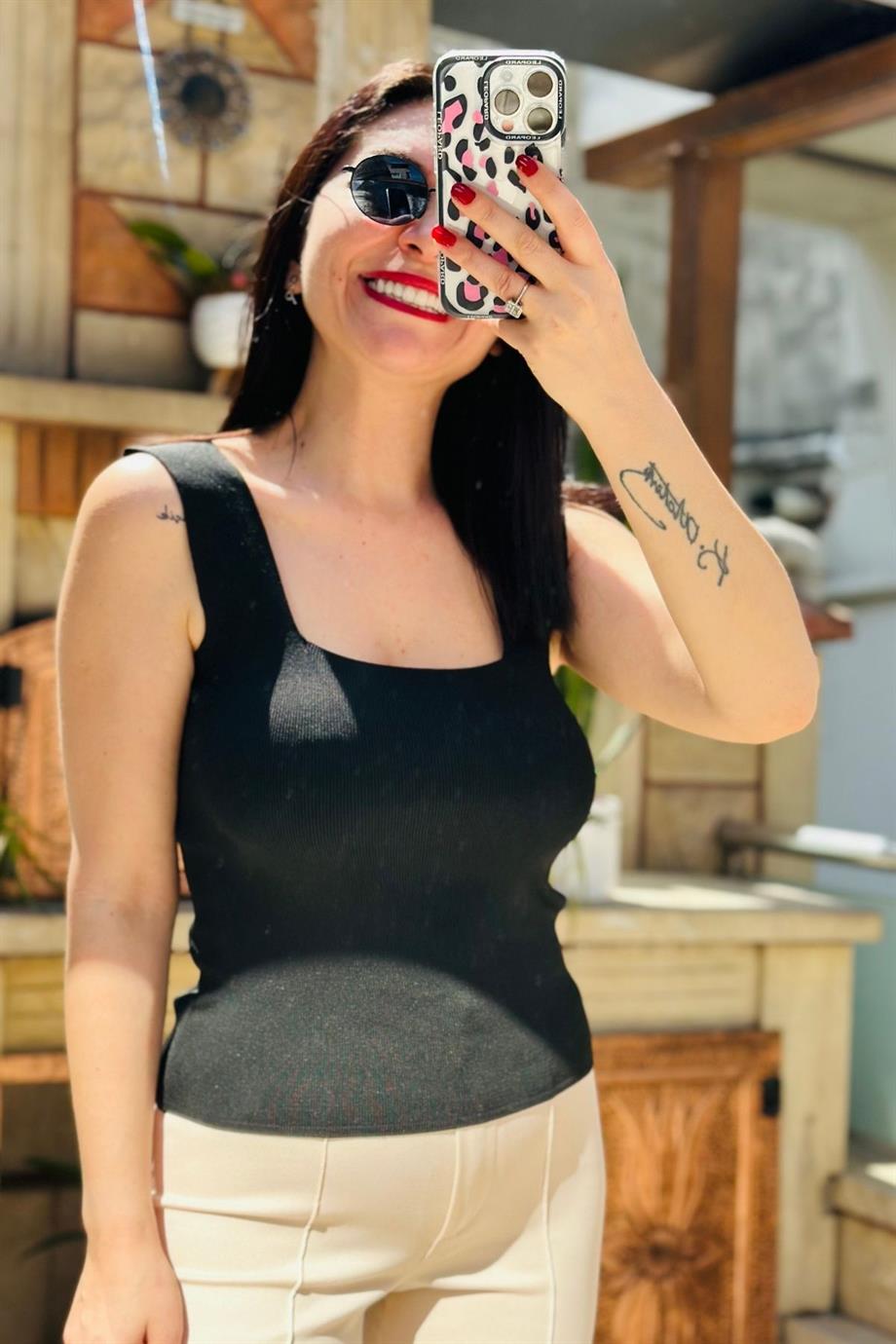 Kalın Askılı Kare Yaka Triko Crop Bluz SİYAH