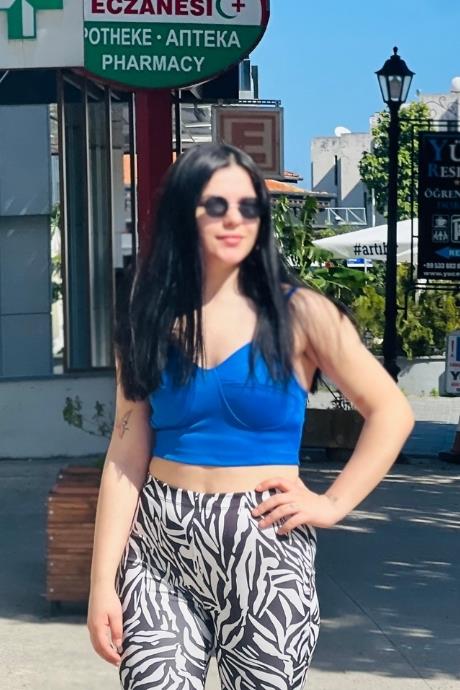 İnce Askılı Dikiş detaylı Crop Bluz