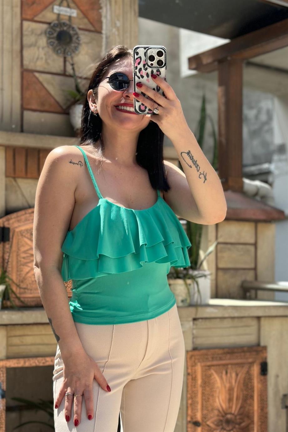 İnce Askılı Kat Kat Detaylı Crop Bluz YEŞİL