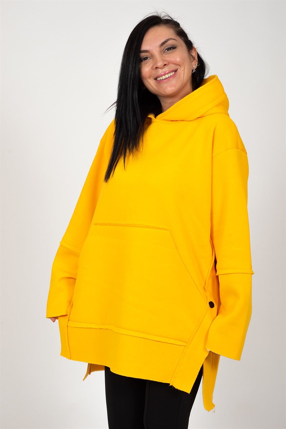 Sarı Kapüşonlu Kangu Cepli Yan Düğme Detaylı Oversize 3 İplik Sweatshirt
