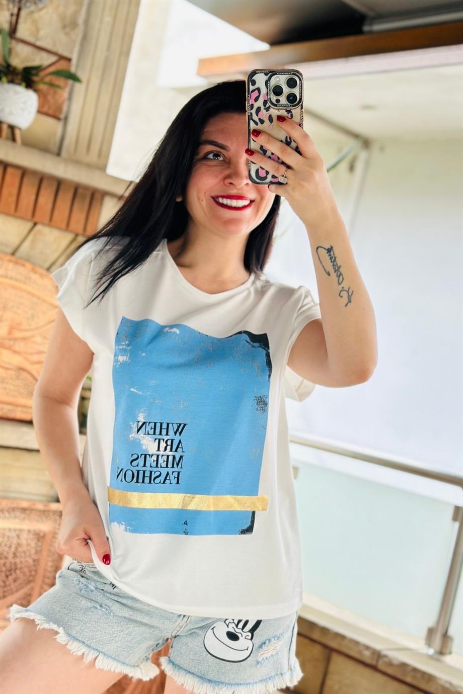 Bisiklet Yaka Renkli Kare Yazılı Gold Detaylı Tshirt EKRU