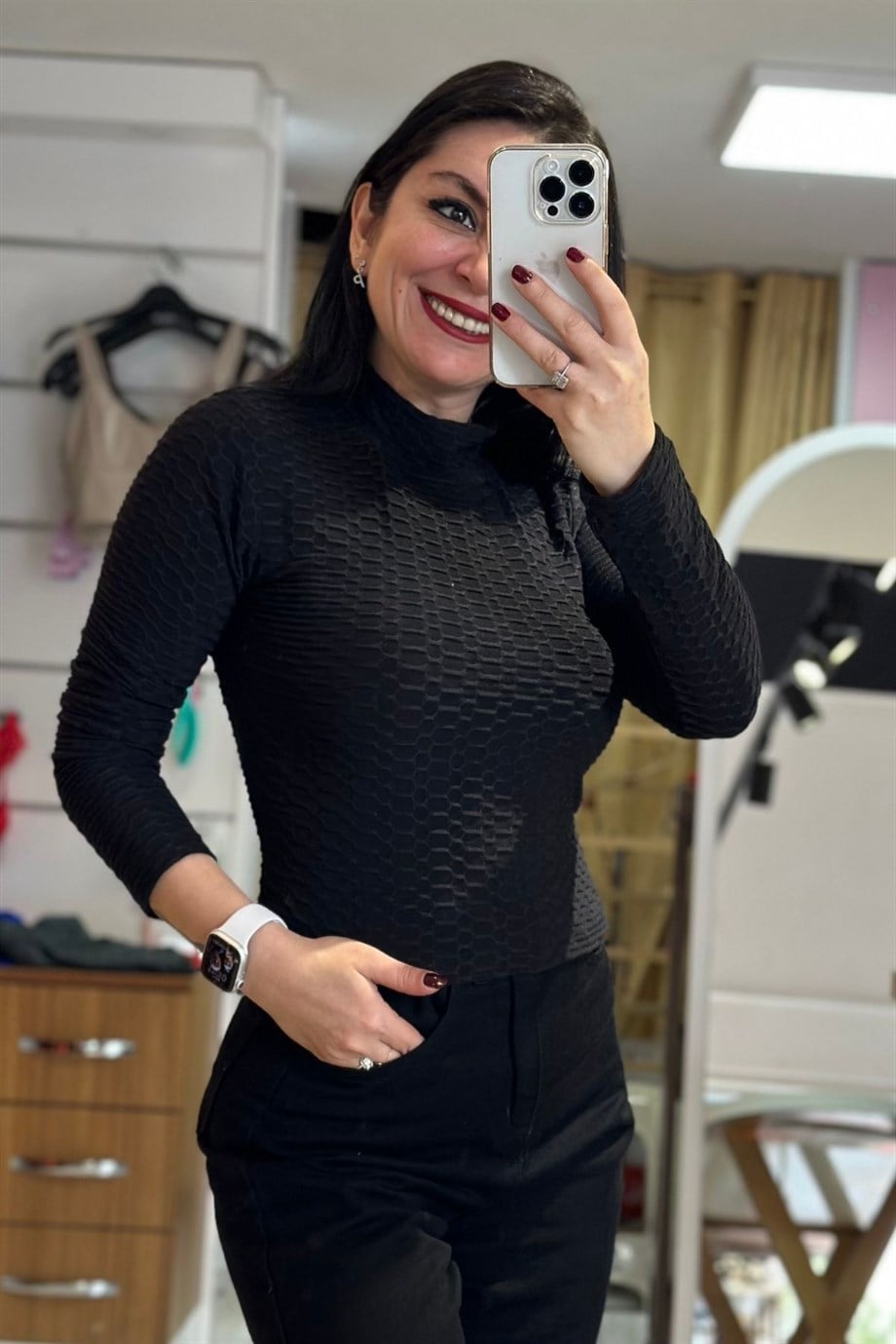 Dik Yaka Petek Desenli Likralı Bluz Siyah