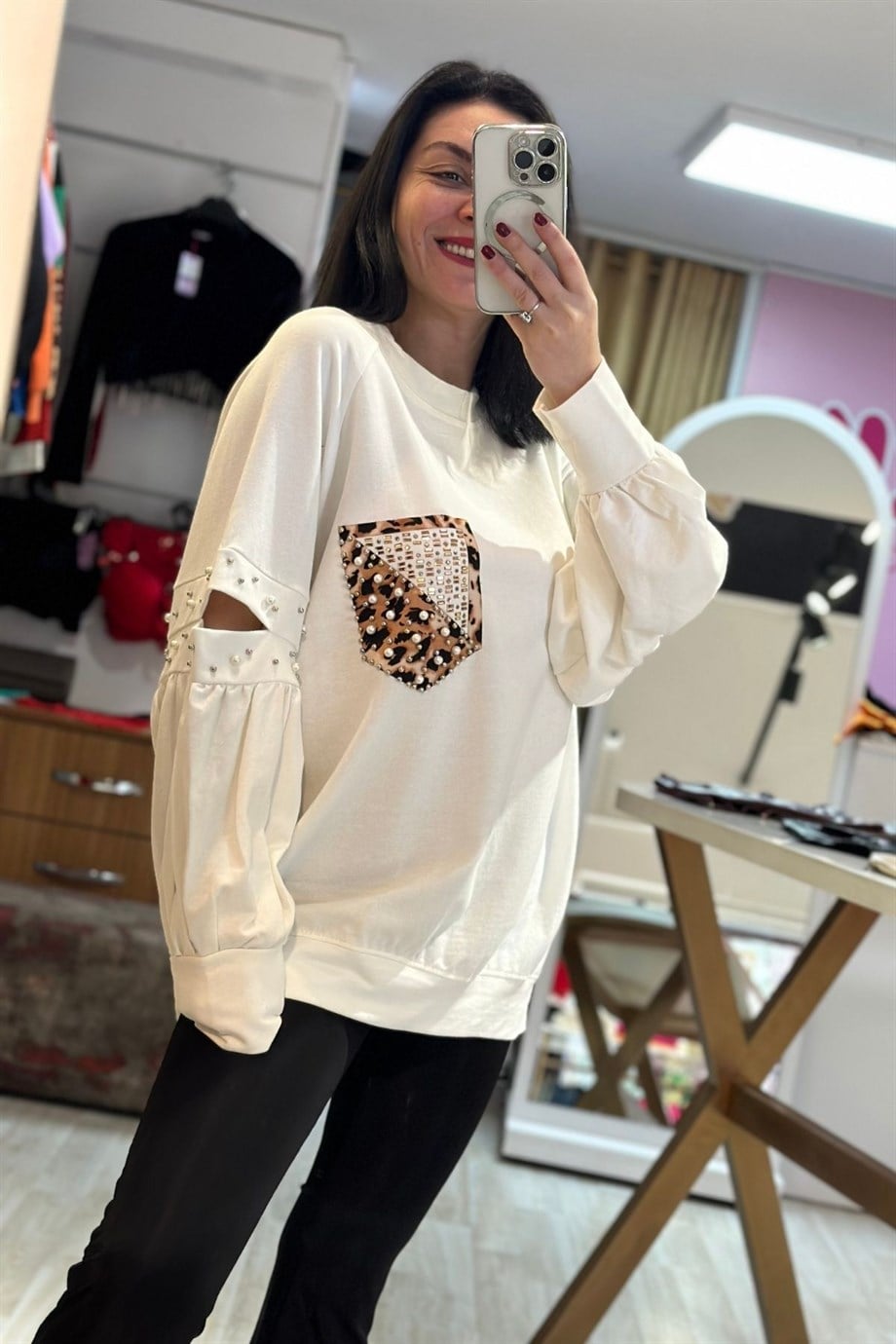 Bisiklet Yaka Kol Kesik İnci Detaylı Balon Kol Sweatshirt Ekru
