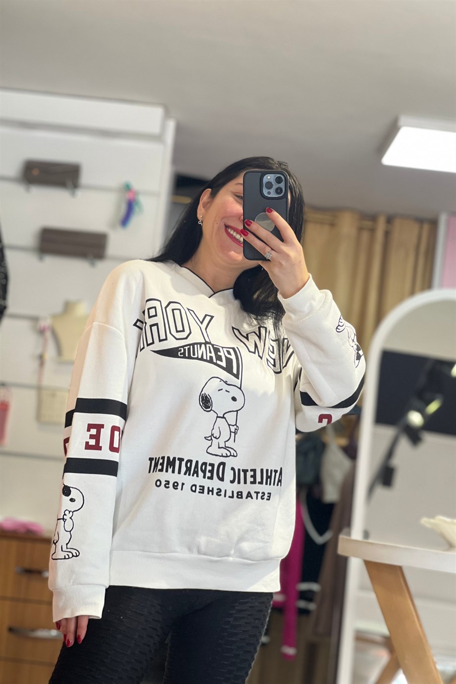 Beyaz Minik V Yaka Karekter Yazı Baskılı Şordonlu 3 İplik Sweatshirt