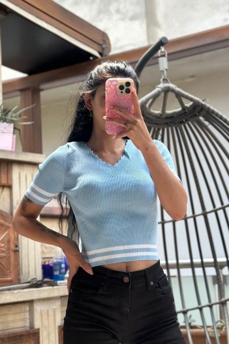 Merdiven Yaka Triko Çizgili Crop Mavi