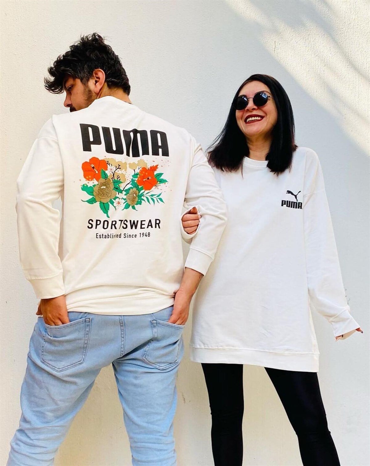 Arka Çiçek Baskılı Ekru Rahat Kalıp Sweat