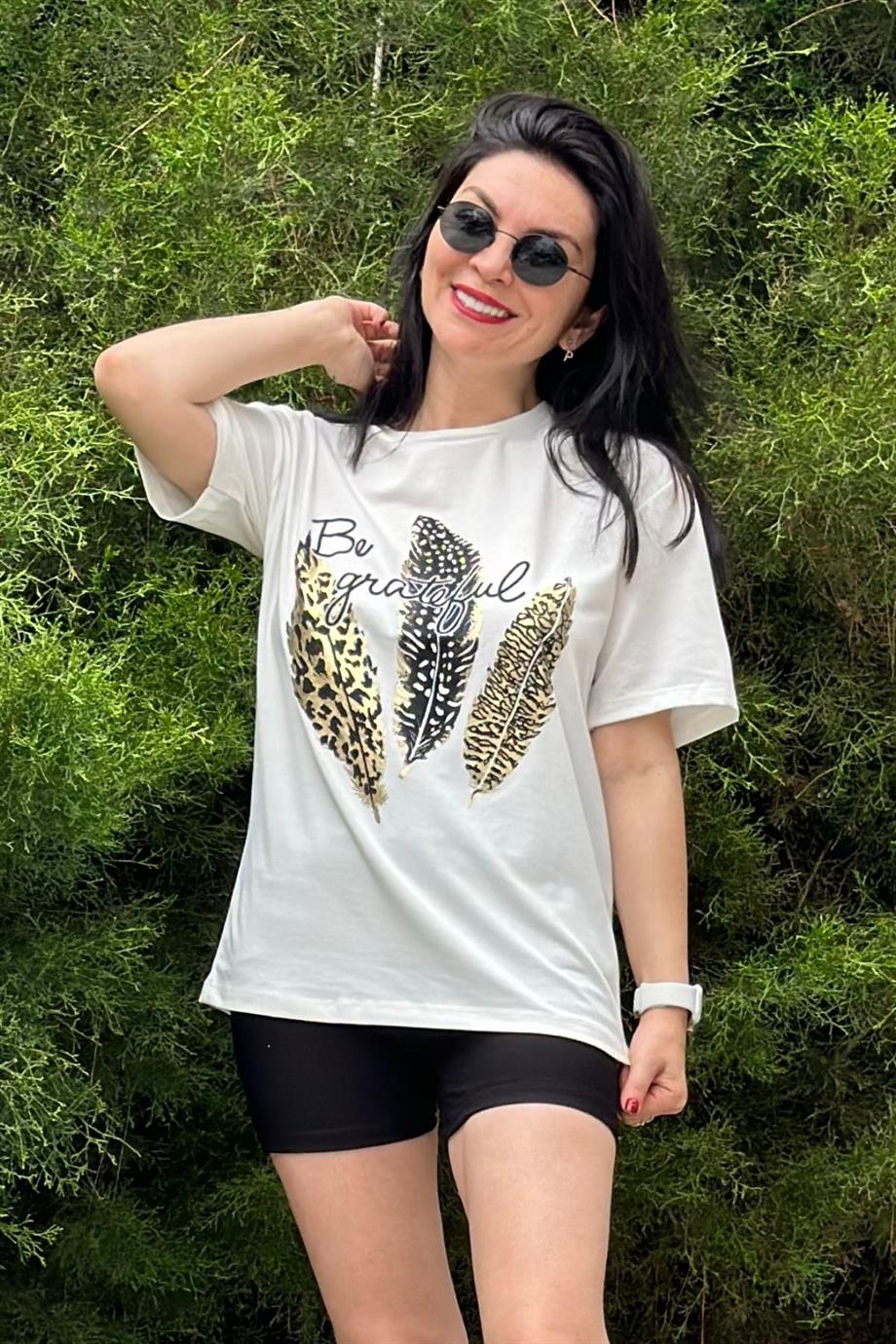 Bisiklet Yaka Parlak Kuş Tüyü Baskılı Tshirt EKRU
