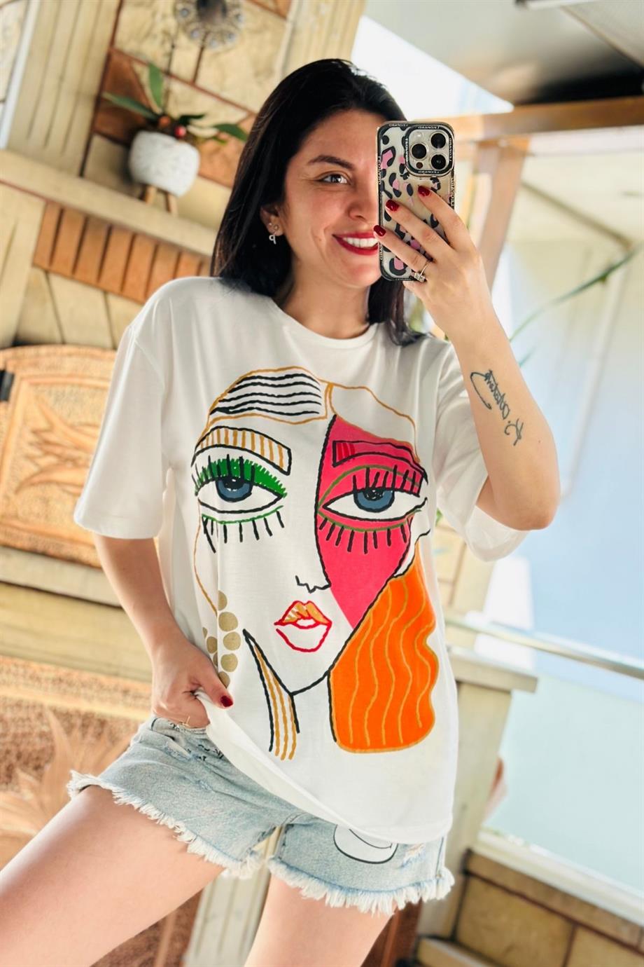Bisiklet Yaka Makyajlı Kadın Suratlı Tshirt EKRU