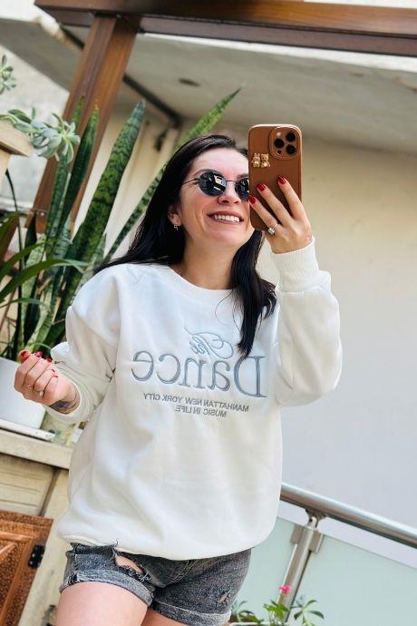 İçi Şardonlu Nakış Yazı Detaylı Düz Rahat Kalıp Sweatshirt BEYAZ