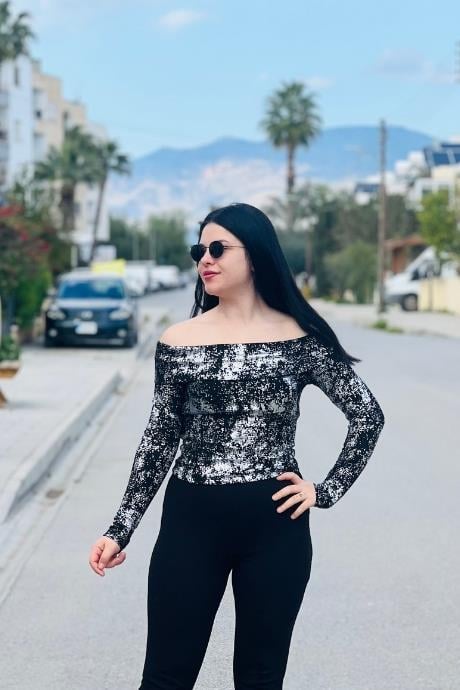 Kayık Yaka Yaldızlı Uzun Kollu Bluz