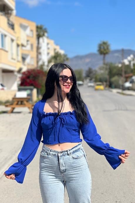 Balon Kol Model Sırt Dekolteli Bluz