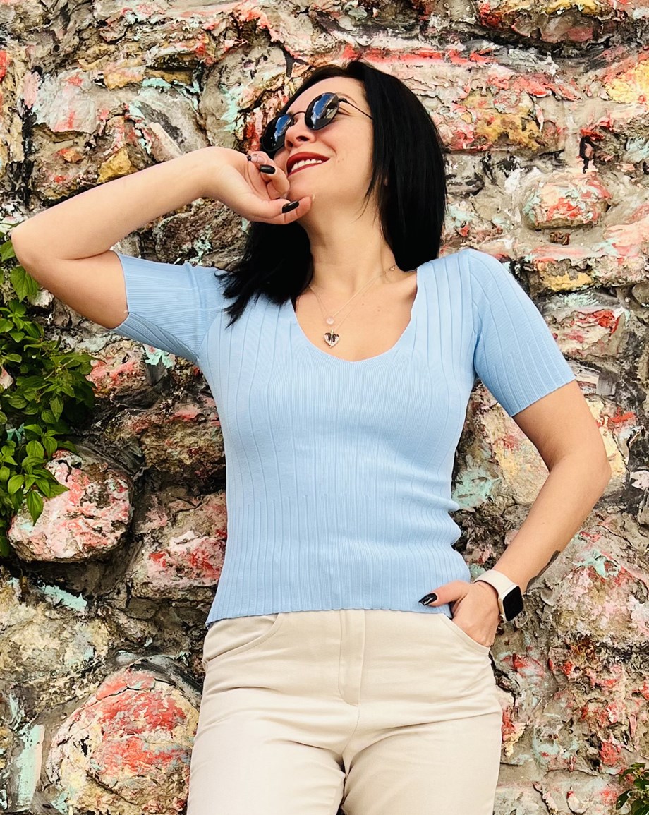 Bebe Mavi V Yaka Dokolteli Fitilli Crop Triko Bluz