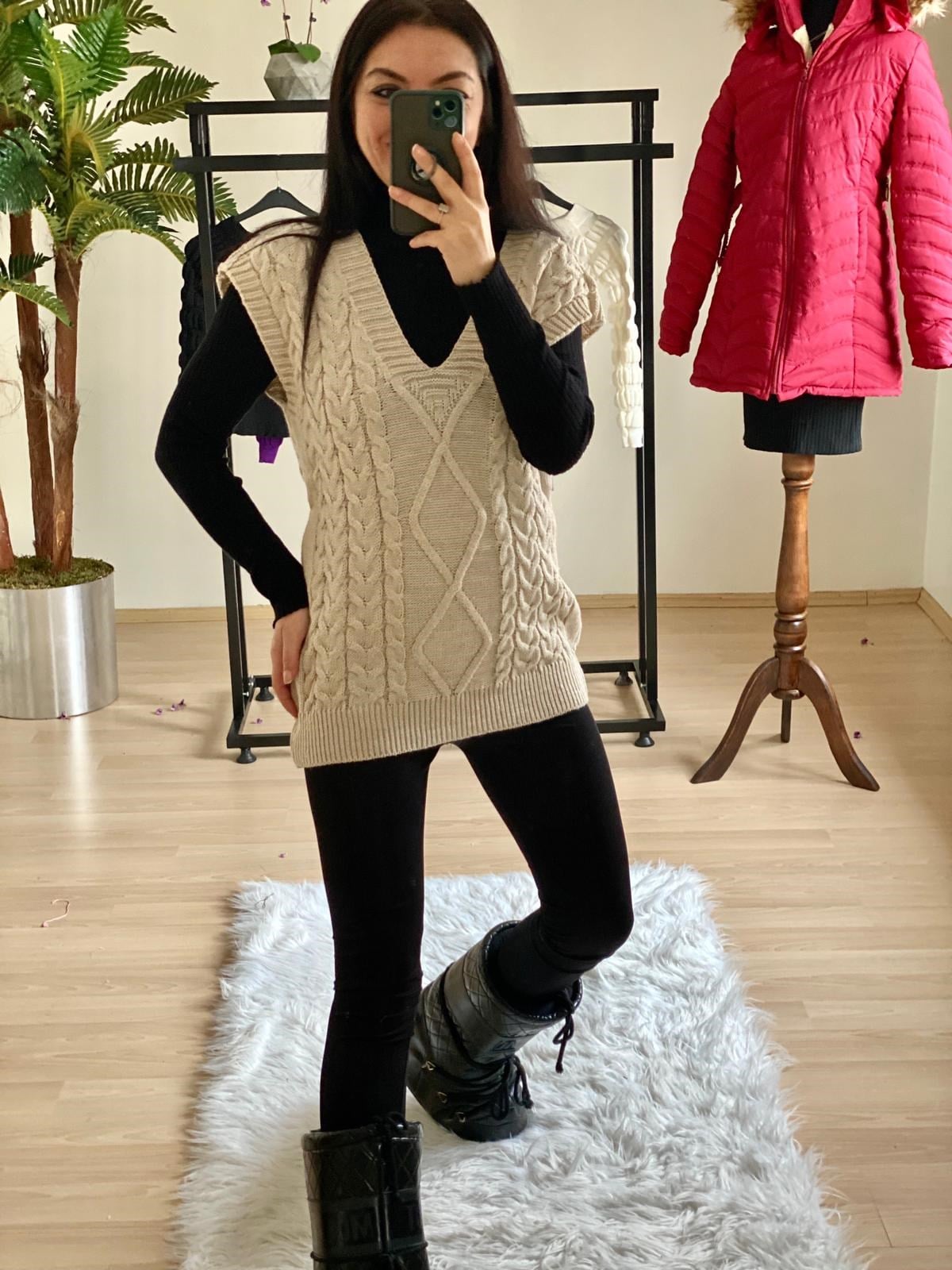 Bej Örme Detaylı Süveter