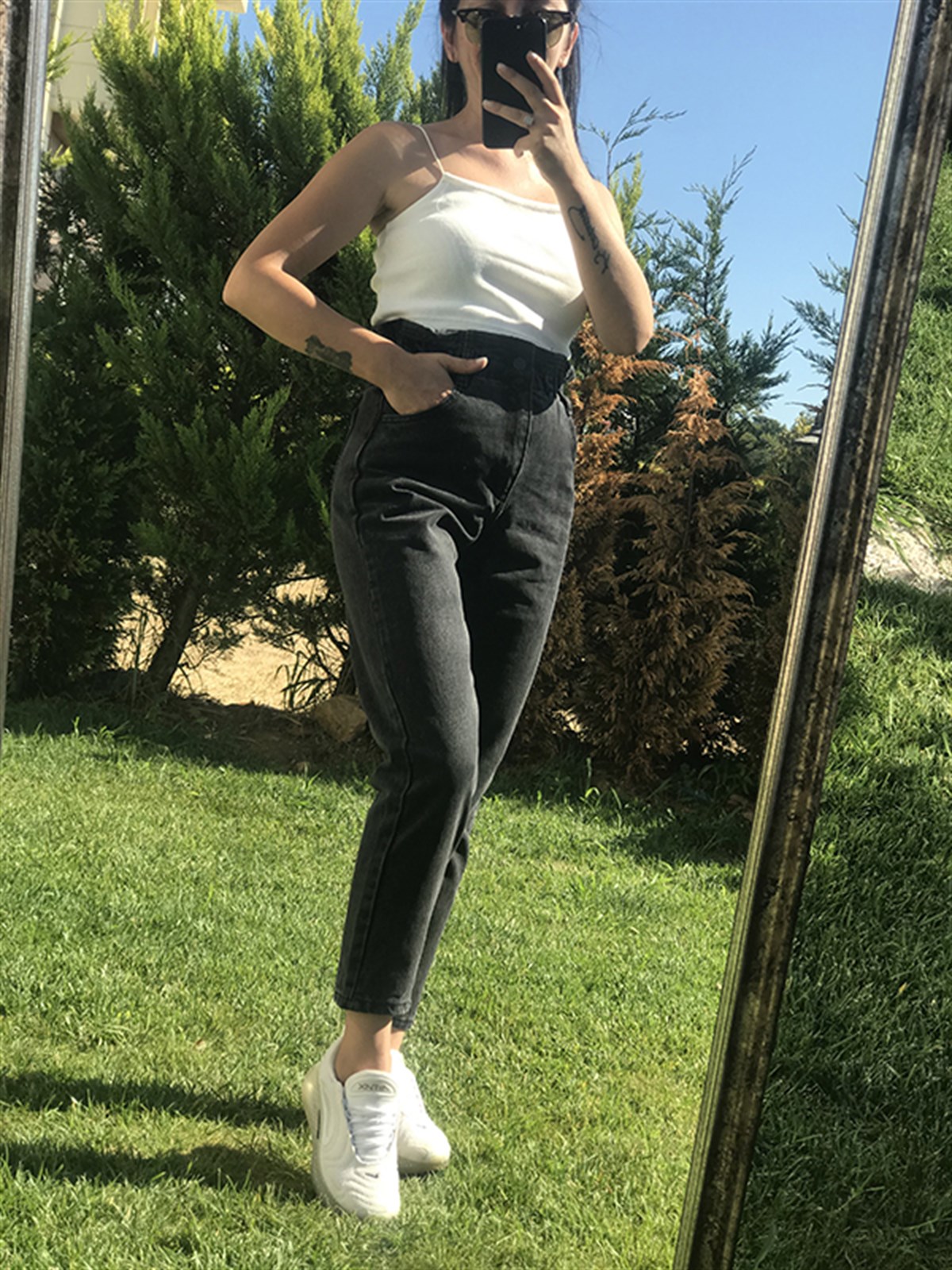 Beli Lastikli Paça Detaylı Siyah Mom Jean