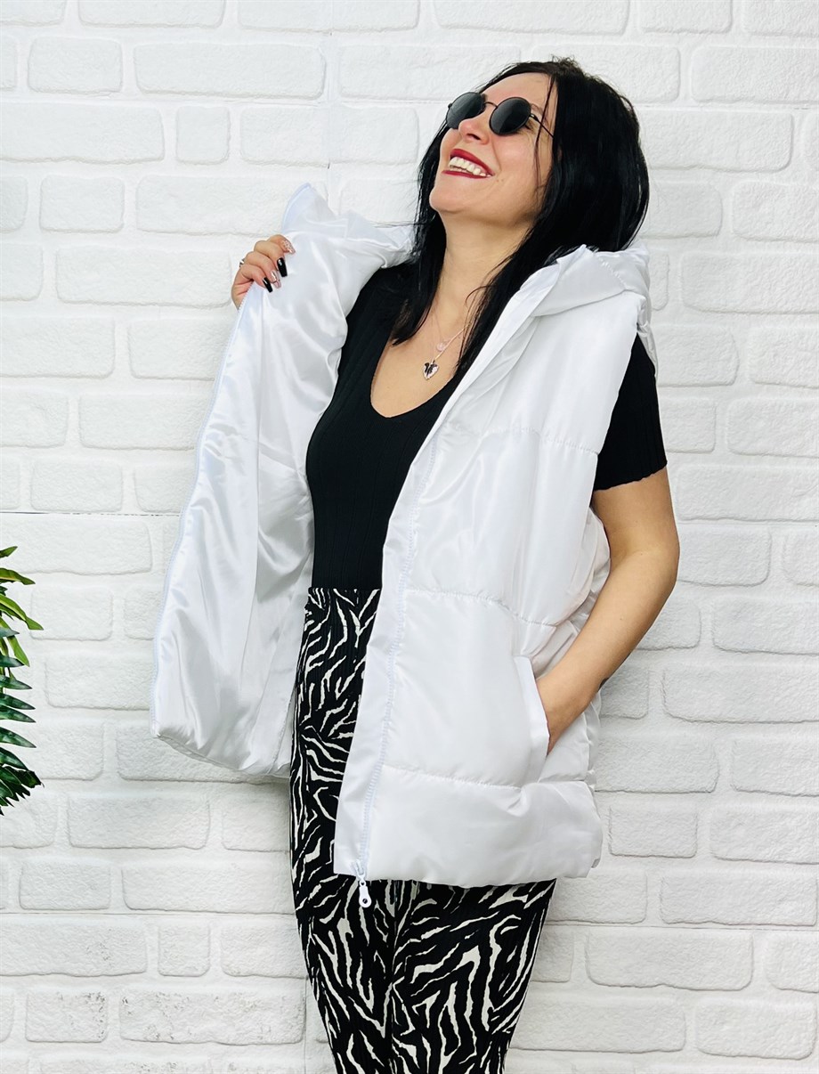 Beyaz Kapüşonlu Cepli Oversize Şişme Yelek