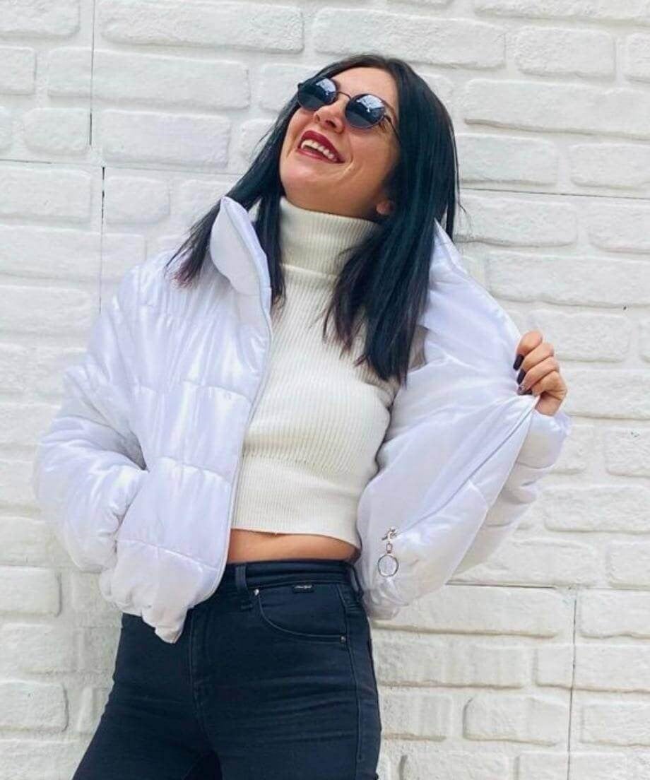 Beyaz Parlak Su Geçirmez Pofidik Şişme Mont