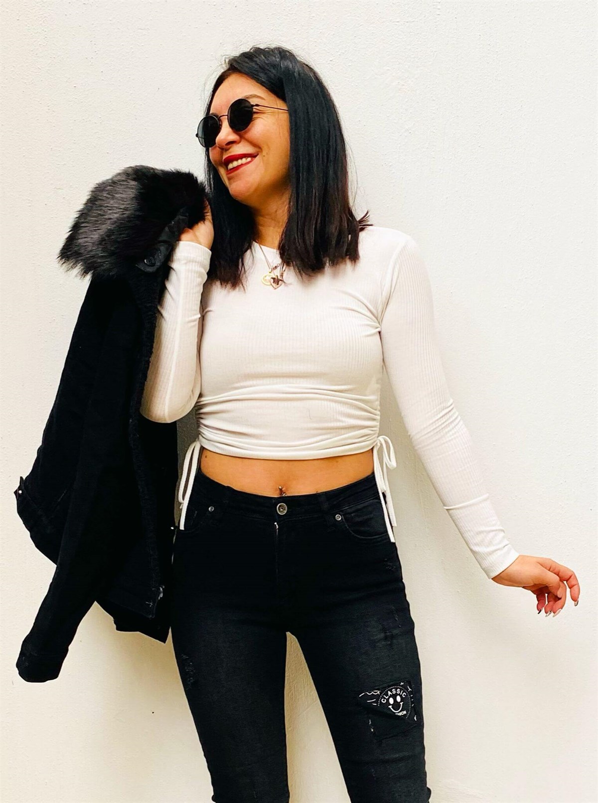 Beyaz Yanları Büzgü Detaylı Bluz