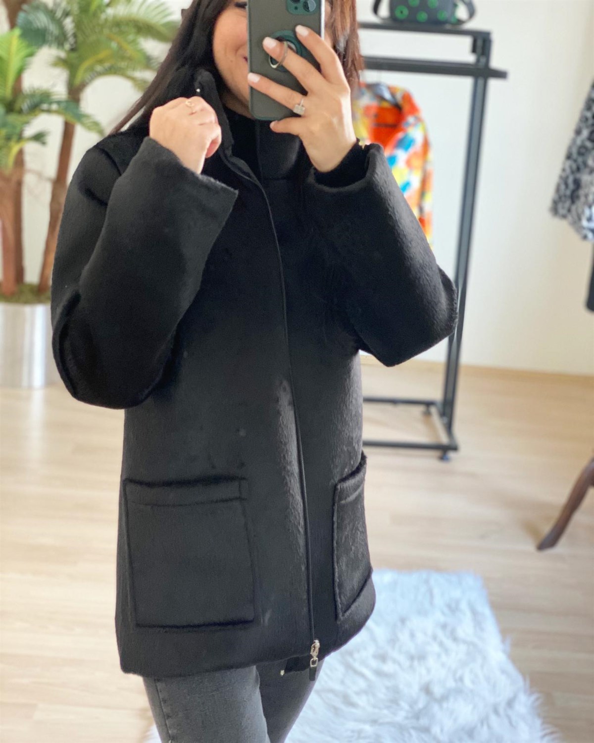 Blok Cepli Siyah Peluş Mont