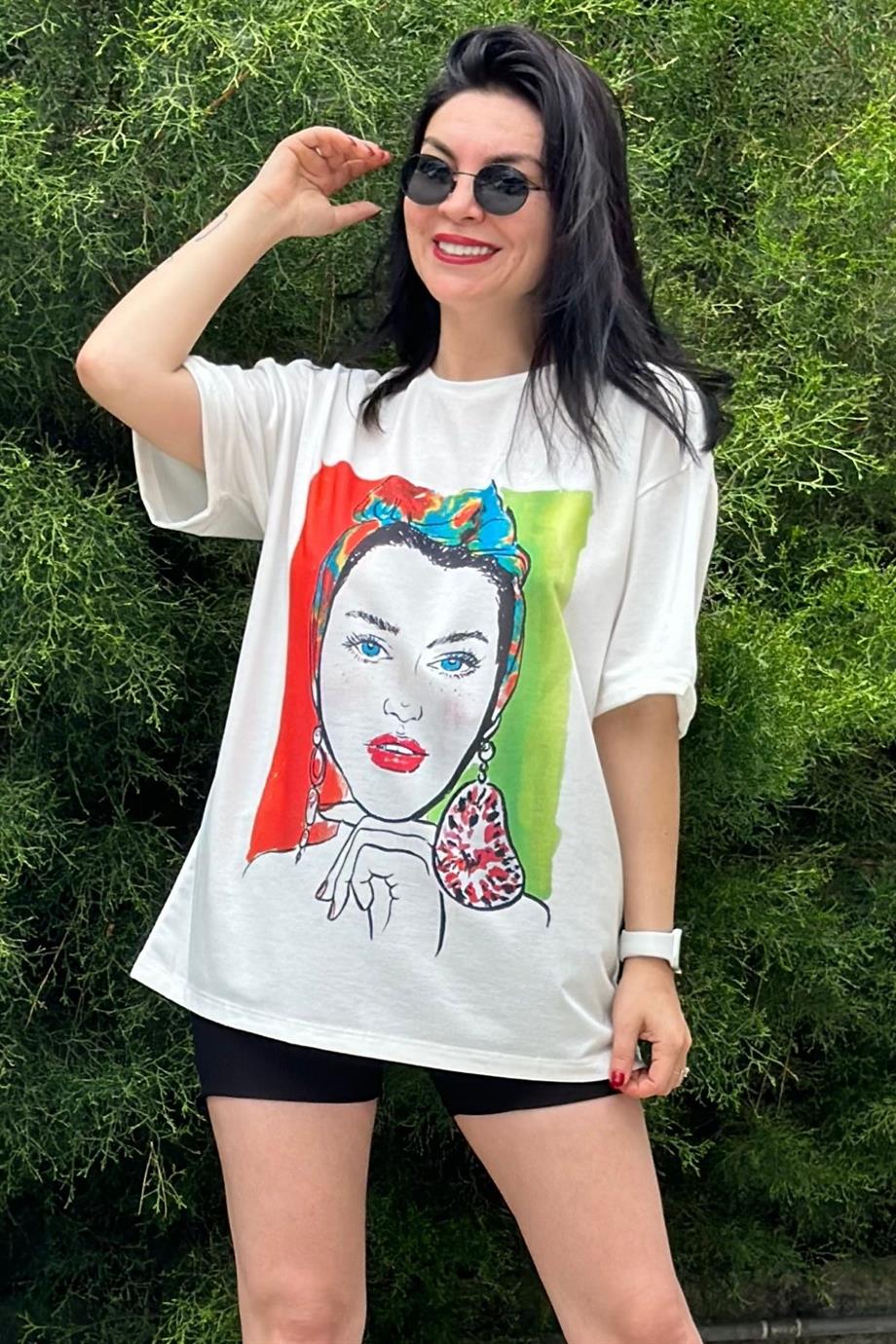 Bisiklet Yaka Dijital Renkli Kadın Baskılı Tshirt EKRU