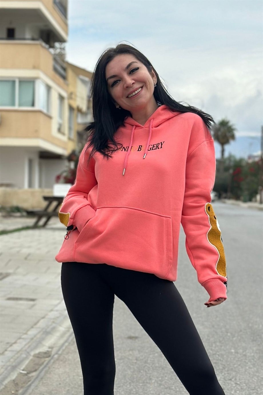 Kapüşonlu Ön Baskılı Kol Ayıcık İşlemeli Sweatshirt Pembe