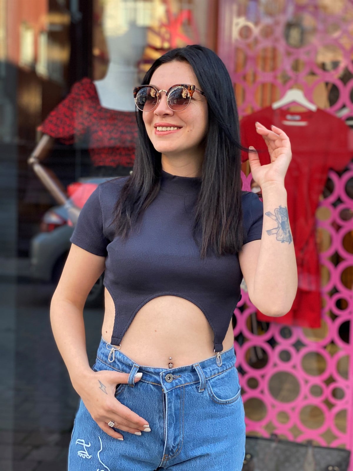 Çengel Detaylı Lacivert Crop Top