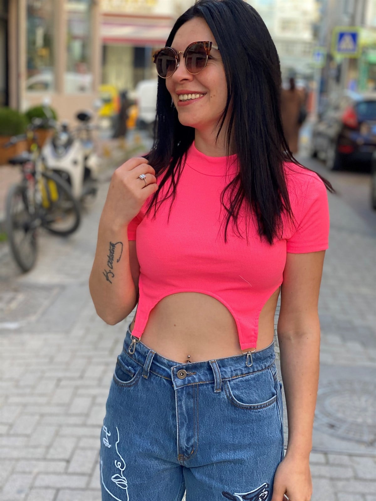 Çengel Detaylı Pembe Crop Top