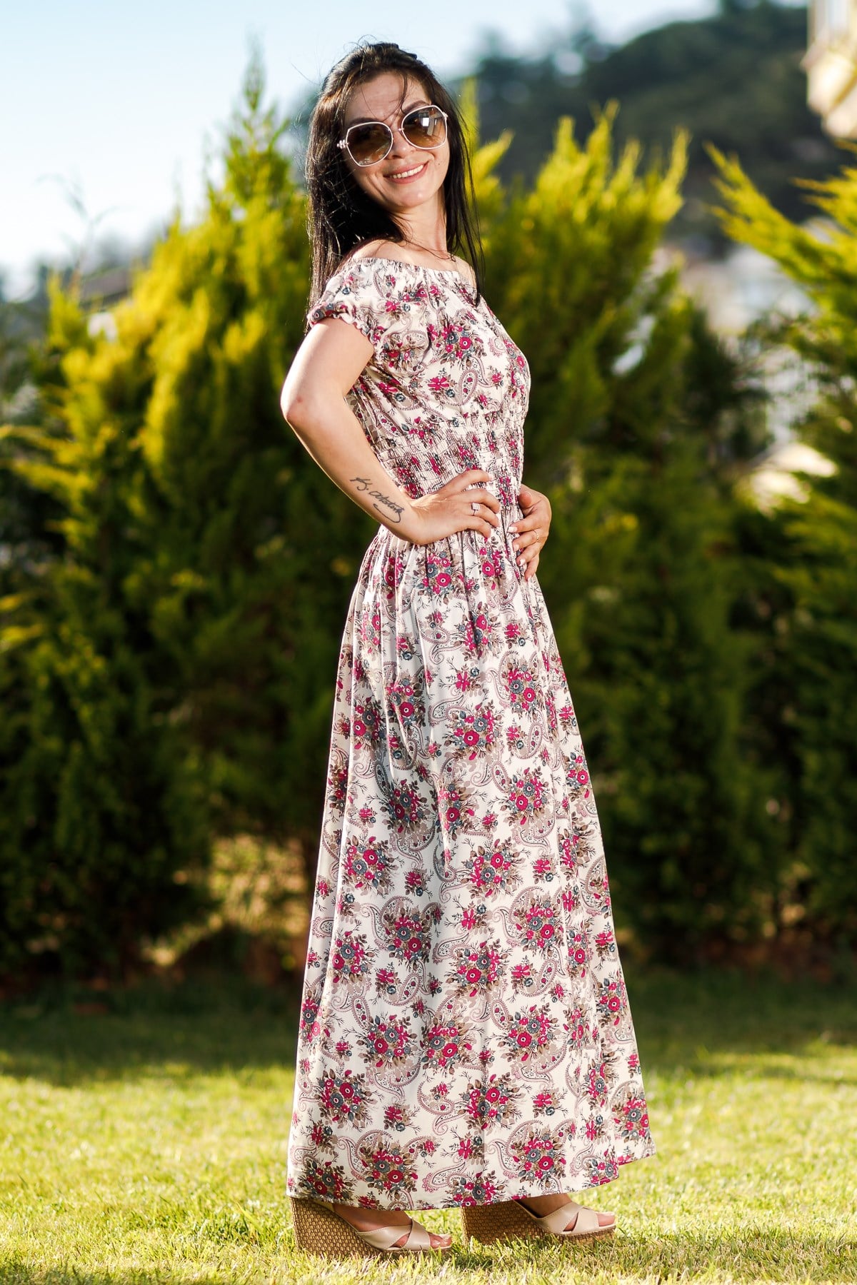 Çiçek Desenli Beli Lastikli Maxi Elbise
